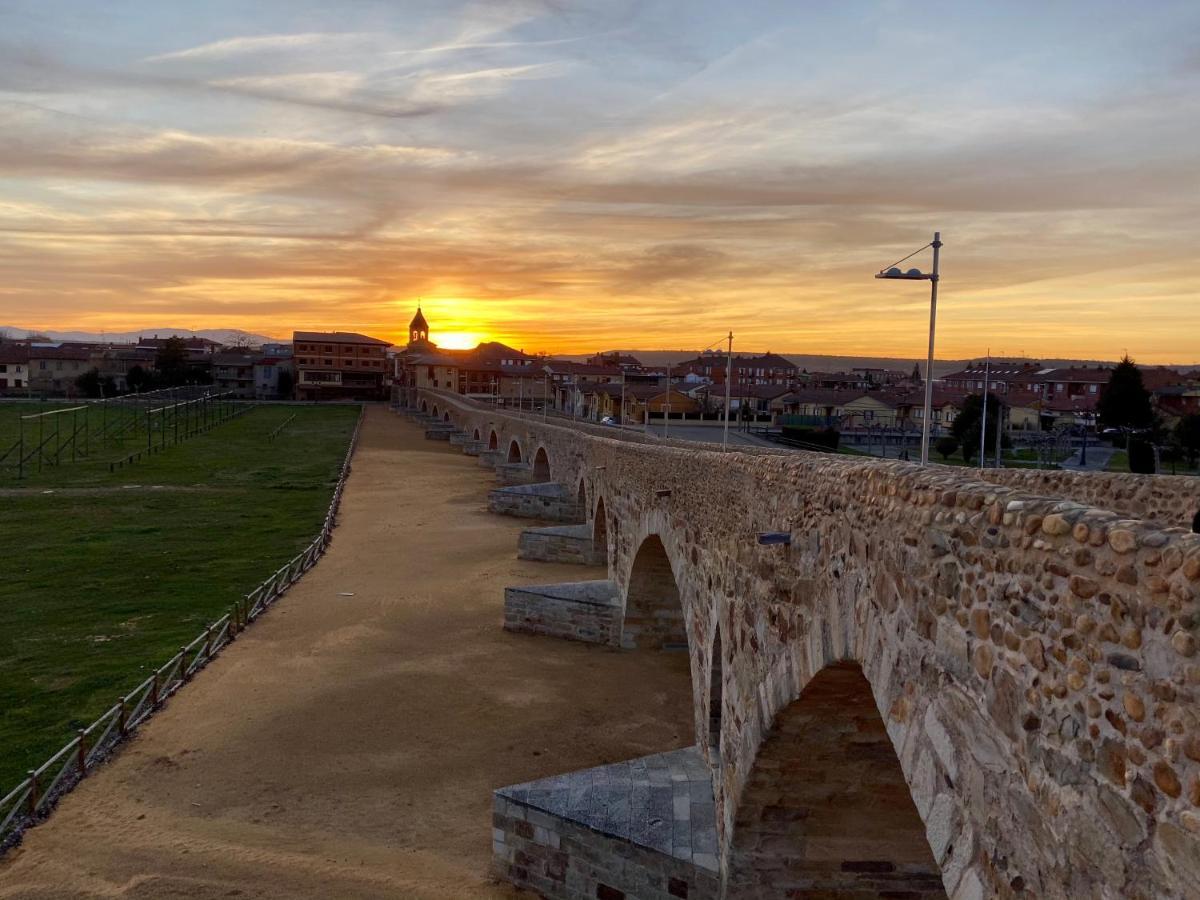 Hospital de Órbigo B&B Puente De Orbigo المظهر الخارجي الصورة